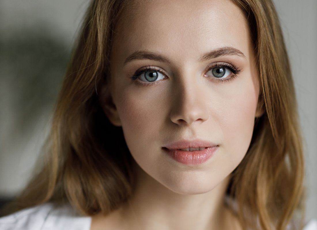 santa rosa plastic surgery model with blonde hair